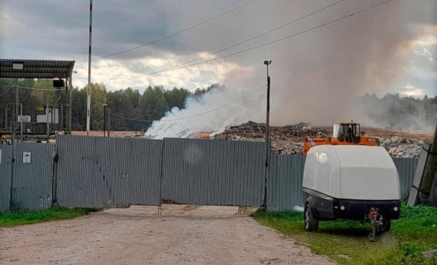 На мусорном полигоне в Кирово-Чепецком районе произошёл пожар