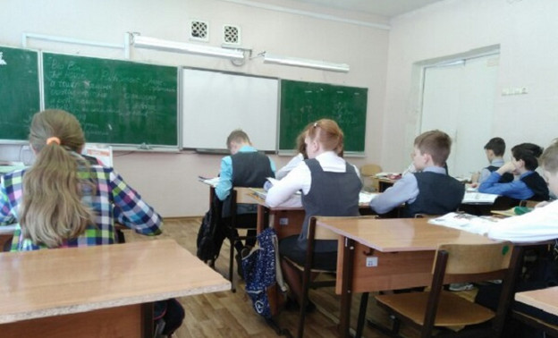 Школьники будут отвечать на вопросы о спецоперации на Украине на ЕГЭ