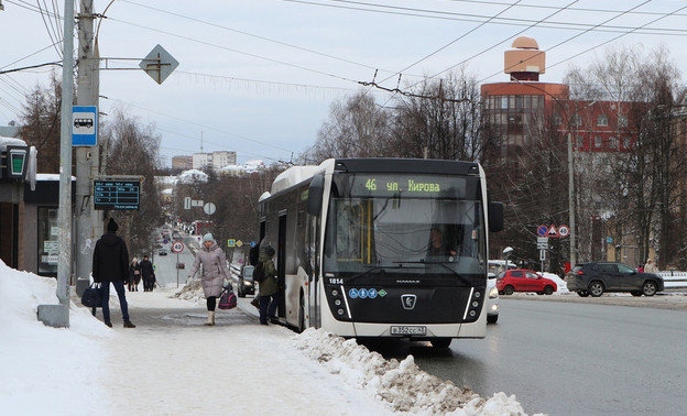 Жители нескольких районов Кировской области стали чаще жаловаться на дороги и общественный транспорт