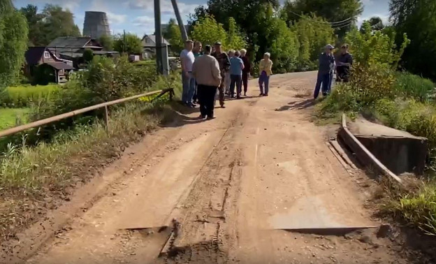 В деревне Ломовская планируют отремонтировать мост через пруд