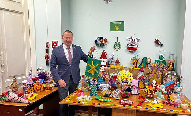 Районы Кировской области украсят Спасскую улицу своими ёлками