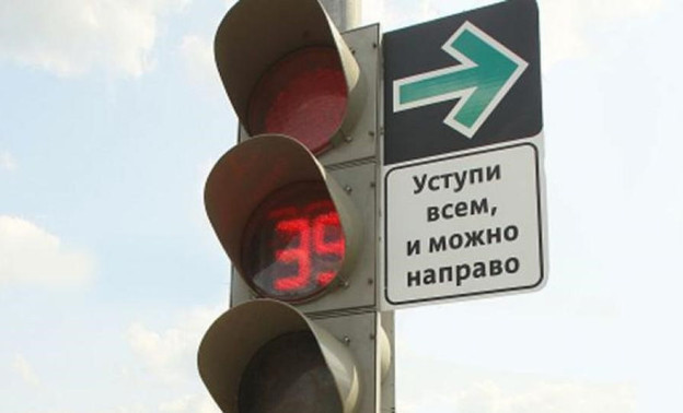 В Кирове демонтировали знаки «Уступи всем, и можно направо»