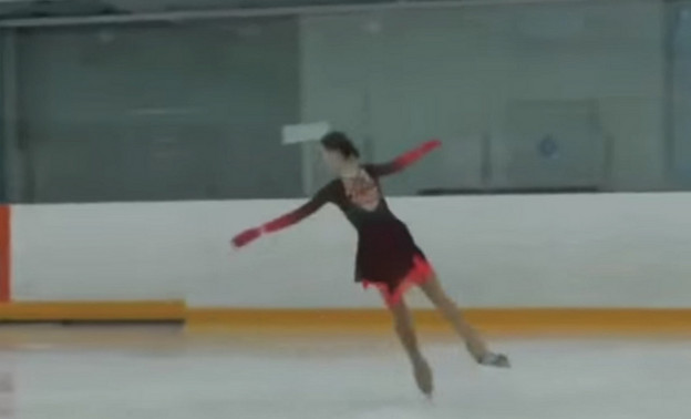 Фигуристка Анна Швецова ударилась головой во время выступления на турнире в Кирове