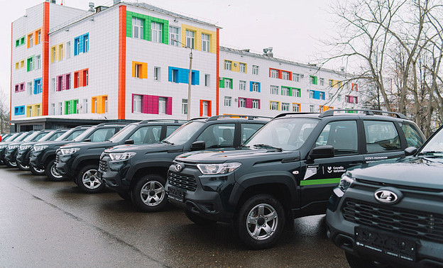 В районные больницы Кировской области поступило 25 автомобилей