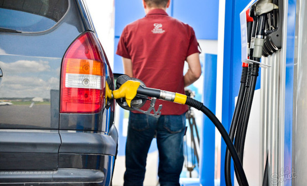 Власти задумались, как сдержать цены на бензин