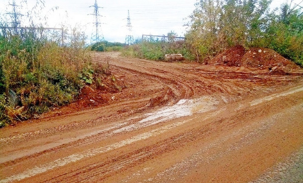 Кировчане пожаловались на отремонтированную дорогу, которая уже покрылась слоем глины