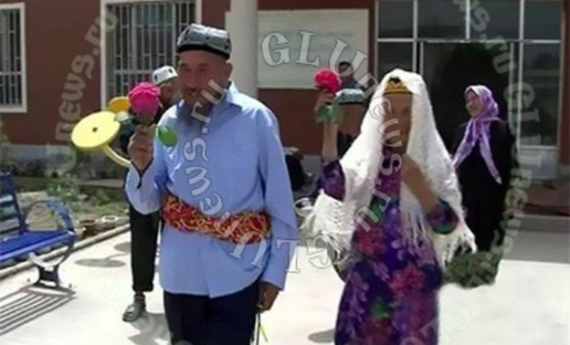 71-летний китаец выбрал себе невесту на 43 года старше себя