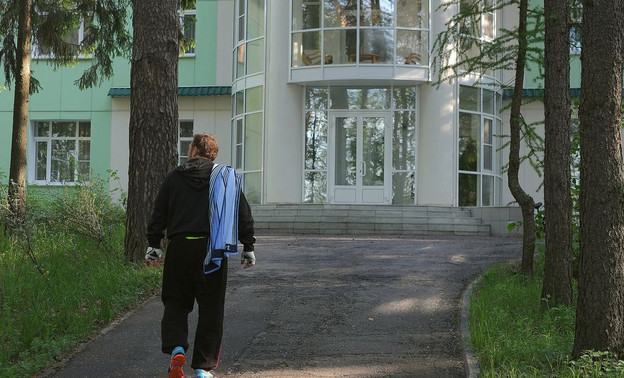 Губернатору предложили переделать правительственную резиденцию на Чёрном озере в детский санаторий