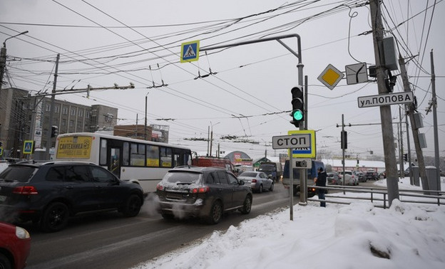 Светофор на перекрёстке улиц Воровского и Попова починили