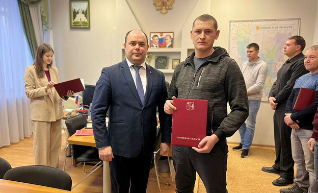 Пожарных из Кировской области наградили за помощь в борьбе с огненной стихией в Республике Коми