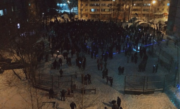 Новогодняя дискотека на Кольцова собрала сотни кировчан