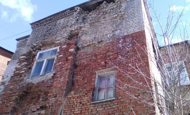 На Казанской разрушается историческое здание постройки XIX века: его состояние проверят специалисты