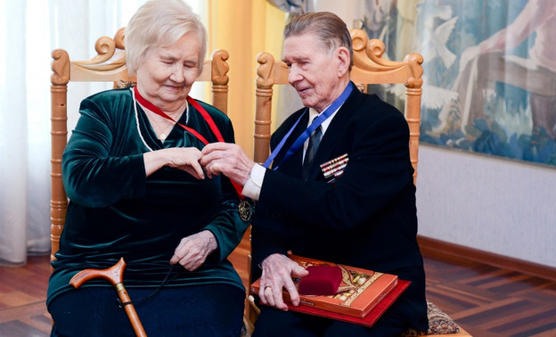 В кировском Дворце бракосочетания зарегистрирован редкий свадебный юбилей