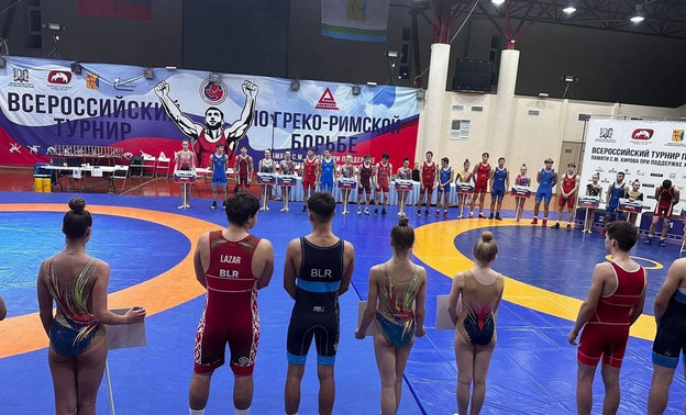 Кировские спортсмены завоевали восемь медалей на всероссийском турнире по борьбе