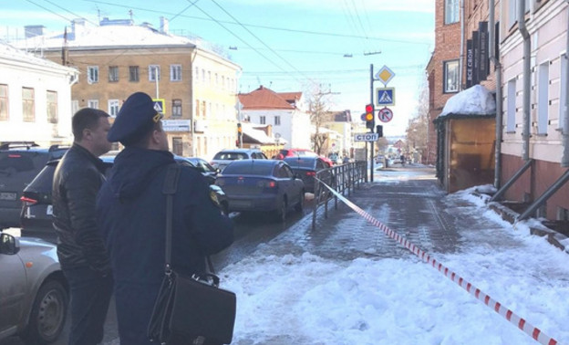 В Кирове возбудили уголовное дело после падения снега на 87-летнюю женщину