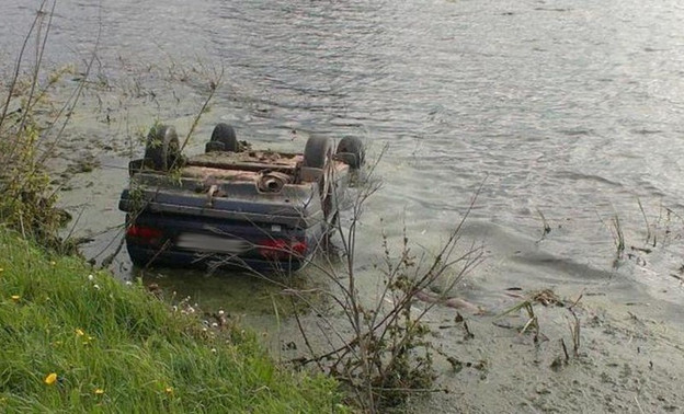 Женщина за рулём «Фольксвагена» съехала в реку и утонула (фото)