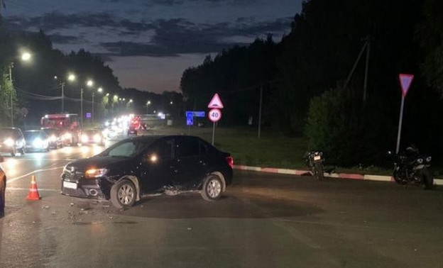 В Кирове водитель Renault насмерть сбила мотоциклиста