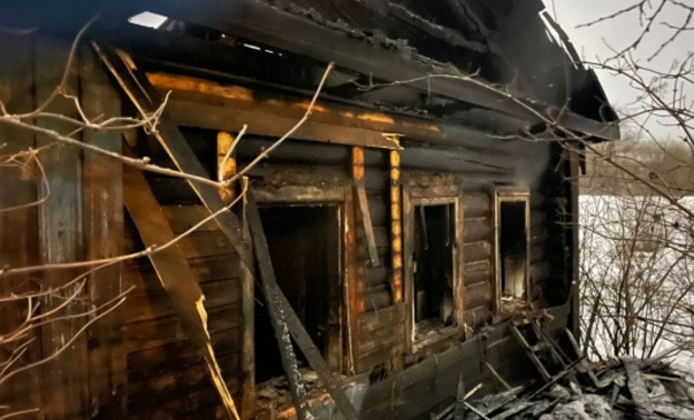 Пожар, при котором погибли трое кировчан, устроила местная жительница
