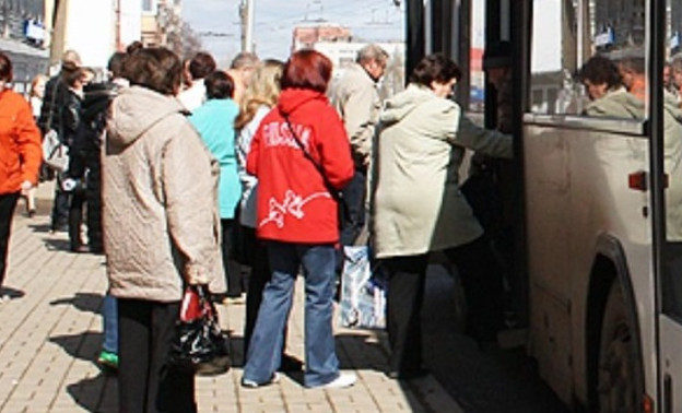 В Кирове 9 мая до городских кладбищ поедут дополнительные автобусы