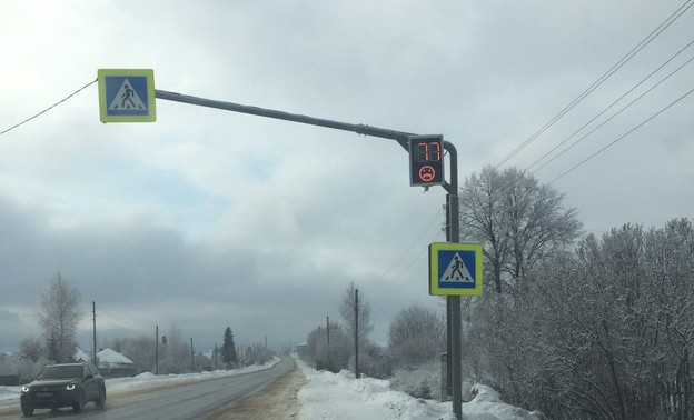 В Кировской области водители принимают фиксаторы скорости со смайликами за светофоры