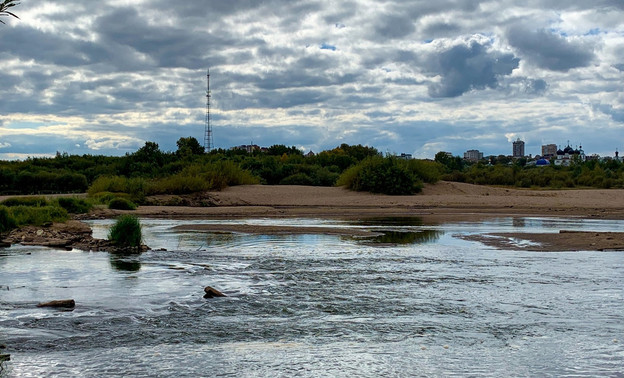 В Гидрометцентре зафиксировали опасно низкий уровень воды в реке Вятке