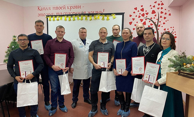 Восемь кировчан получили звание «Почётный донор России»