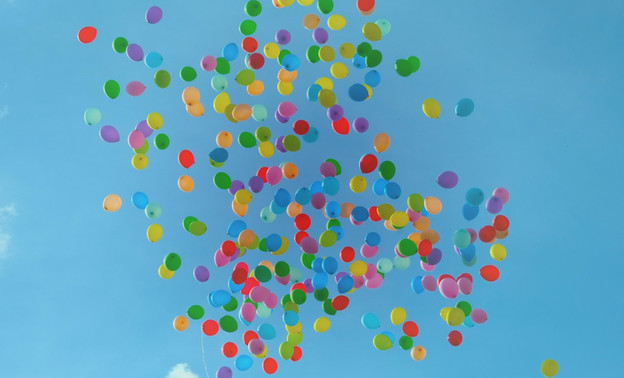 На YouTube-шоу обсмеяли запрет воздушных шаров в Кирове