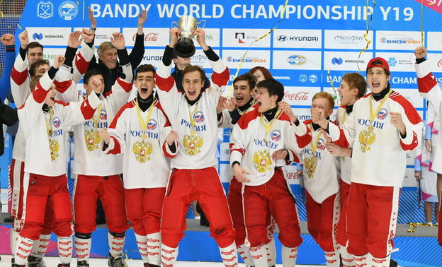 «СпортИнсайD»: голкипер кировской «Родины» Артём Катаев - о победе на Универсиаде, родной команде и первых лицах государства