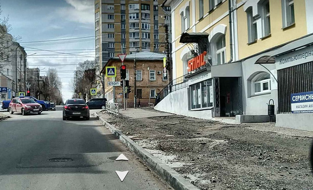 В Кирове отремонтируют тротуары на улице Труда