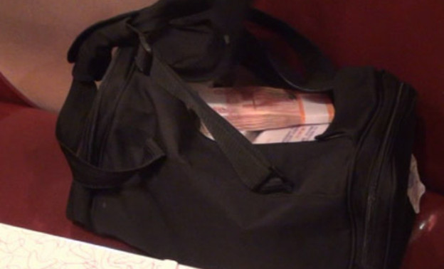 В Слободском должник помог вернуть бухгалтеру украденную сумку с деньгами