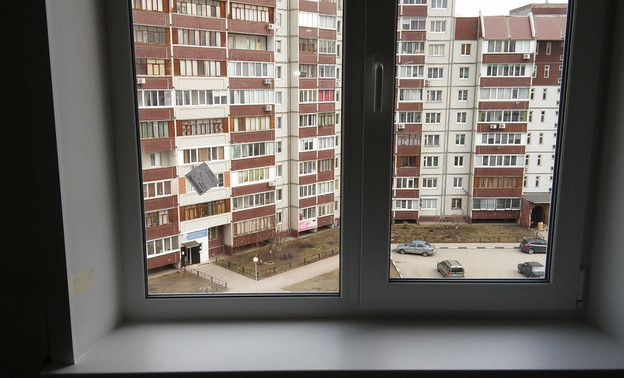 В Кирове женщина упала с четвёртого этажа