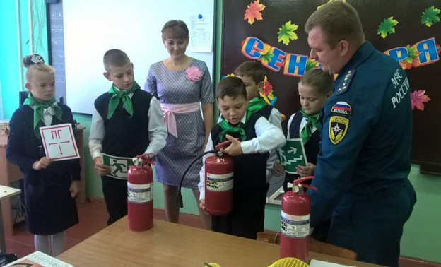 МЧС проверило пожарную безопасность кировских школ