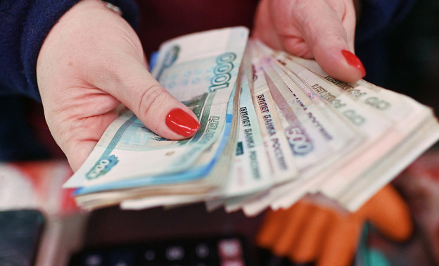 ВТБ: пятая часть россиян хранит сбережения в наличных