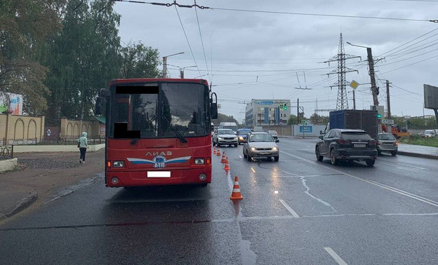 Две кировчанки получили травмы в автобусе