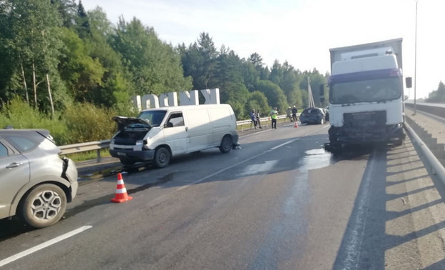 На «Южном обходе города Кирова» в аварии столкнулись пять автомобилей
