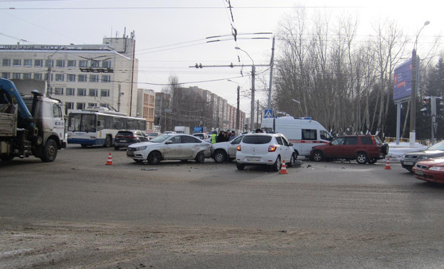 В массовом ДТП со скорой на Московской пострадало три человека