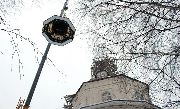 В храме села Адышево установили золотой купол и крест