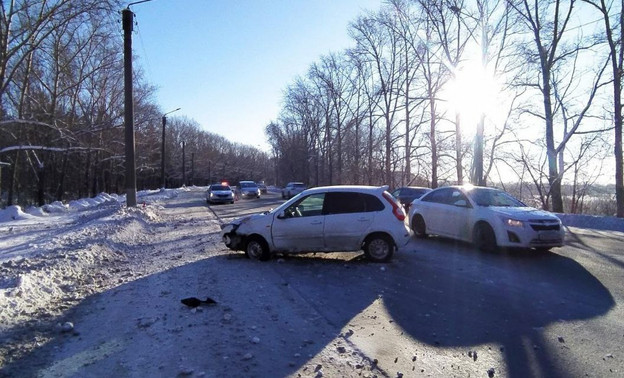 В Кирове LADA Kalina въехала в ЛЭП