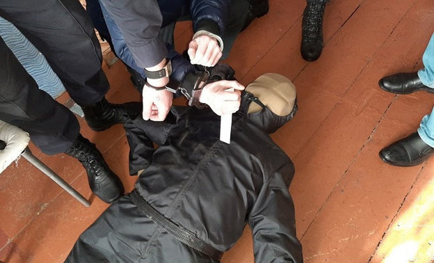 Житель Кировской области убил знакомого топором и спрятал тело в кладовке