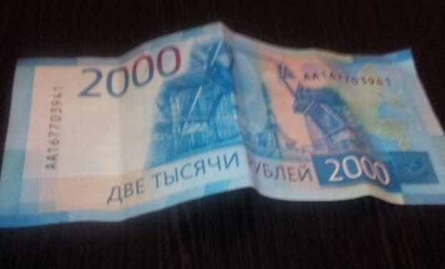 У покупателя в магазине не приняли новую купюру в 2000 рублей