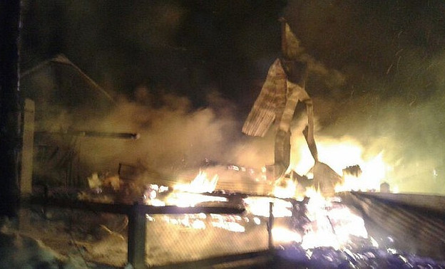 Сегодня ночью в Омутнинском районе полностью сгорела дача (ФОТО)