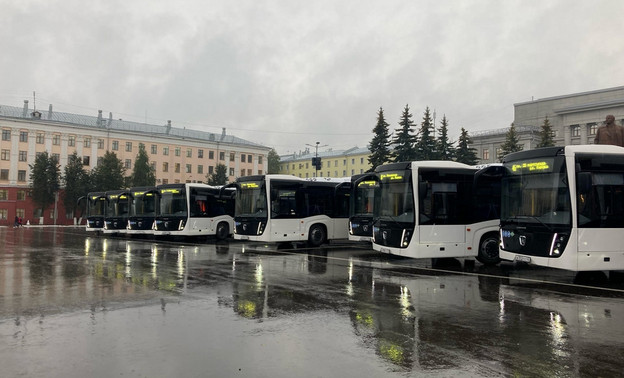 Система «книлинг» и корпус из композитных материалов: в кировское АТП поступил 51 новый автобус
