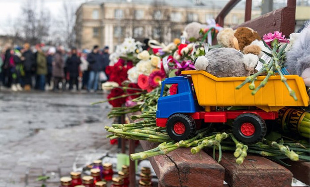 В России объявили национальный траур по погибшим в Кемерово