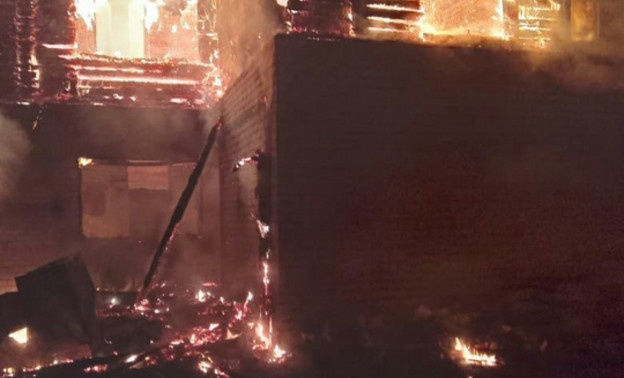 В деревне Павлово Пижанского района загорелся 6-квартирный дом