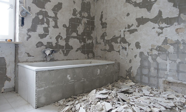 В Кирове из запертой квартиры пропала ванна, инструменты и водопроводные трубы