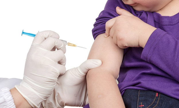 Кировские власти назвали отказ от прививки нарушением прав ребёнка. Родители высказались против