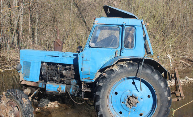 В Малмыжском районе трактор упал в реку. Водитель погиб