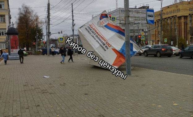 В центре Кирова ветер унёс мобильный пункт отбора на военную службу