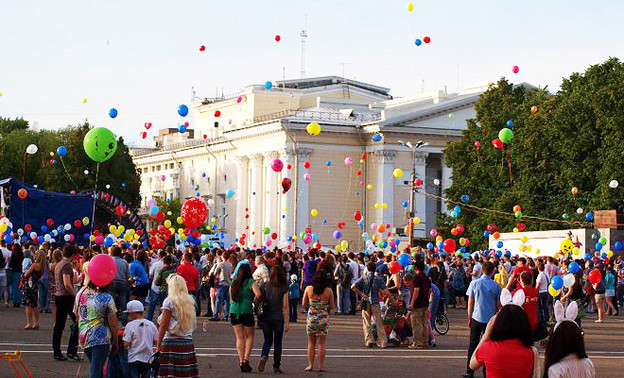 Автобусная экскурсия и первенство города по картингу. Как будут развлекать кировчан в День города?
