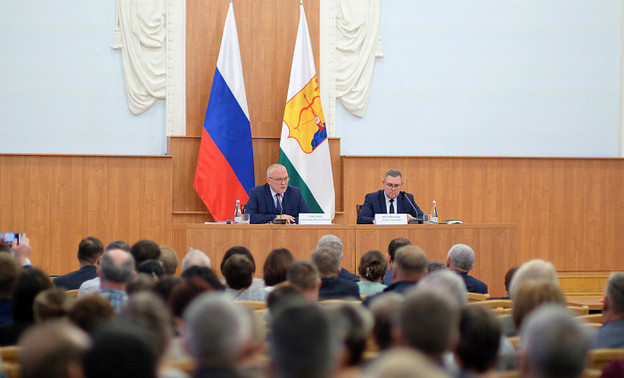 Губернатор Александр Соколов порекомендовал главам районов встречаться с жителями